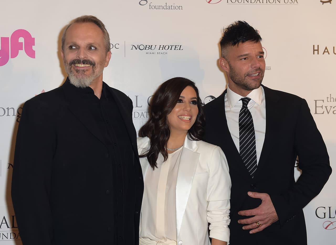 Los latinos son muy amigos.