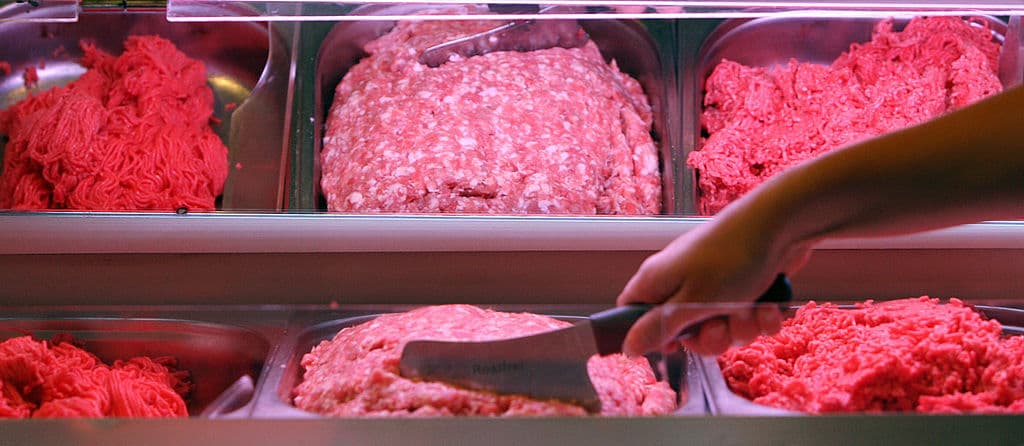 Más de 40,000 libras de carne molida vendida en Walmart retiradas del mercado debido a preocupaciones por E. Coli