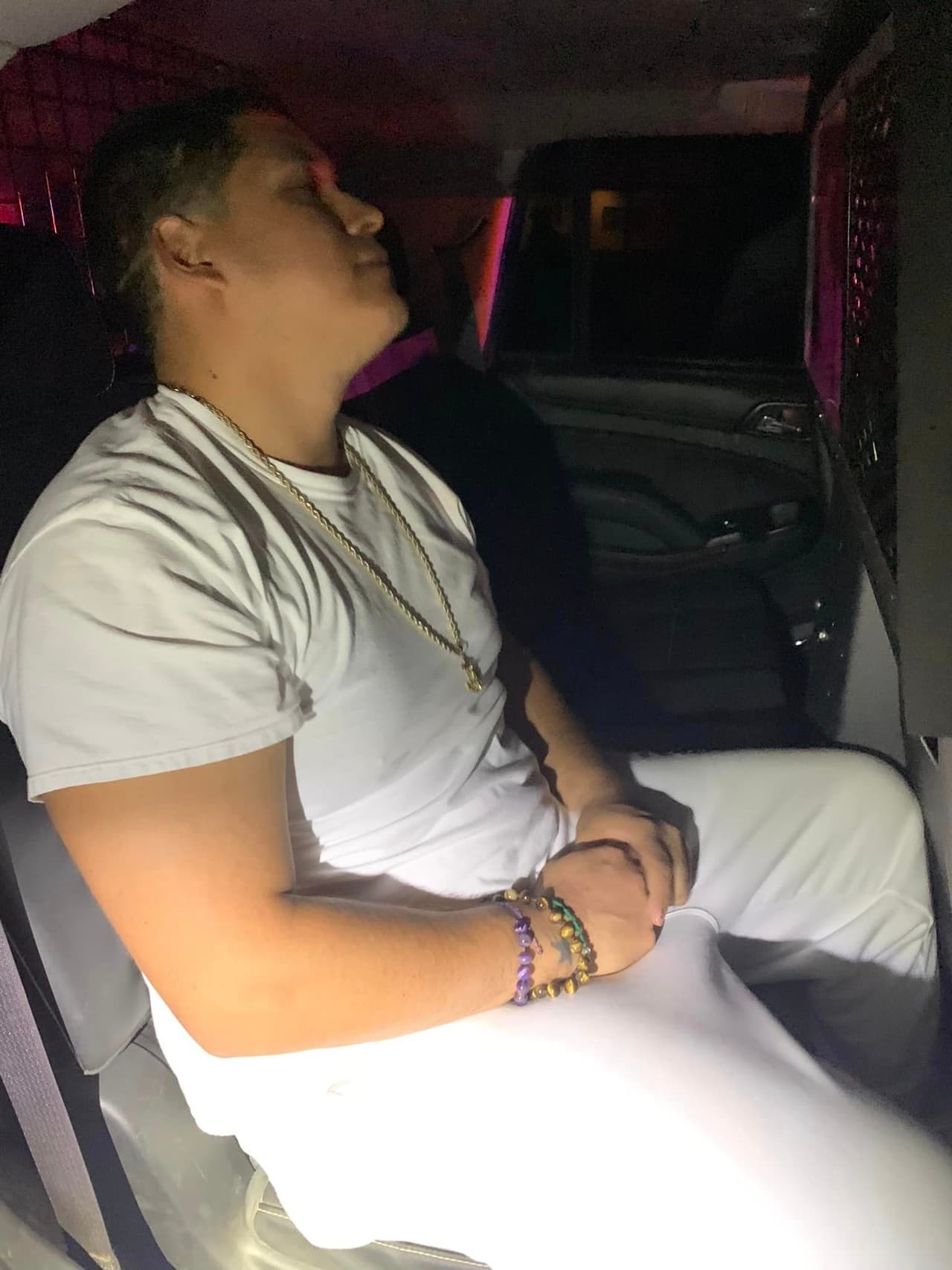 Ponciano Calderón Acosta, de 28 años, de Silver City, New Mexico, fue detenido por una infracción por exceso de velocidad por miembros del grupo de trabajo de la Operación Calles Seguras. Se descubrió que Acosta transportaba a cinco inmigrantes indocumentados. Acosta fue arrestado por delito grave DUI agravadoy fue entregado a la Patrulla Fronteriza para su procesamiento.