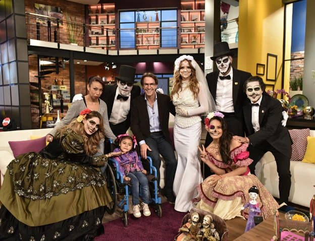 Nuestros conductores también festejaron la tradicional calaverita. ¿A poco no están increíbles sus caracterizaciones?.