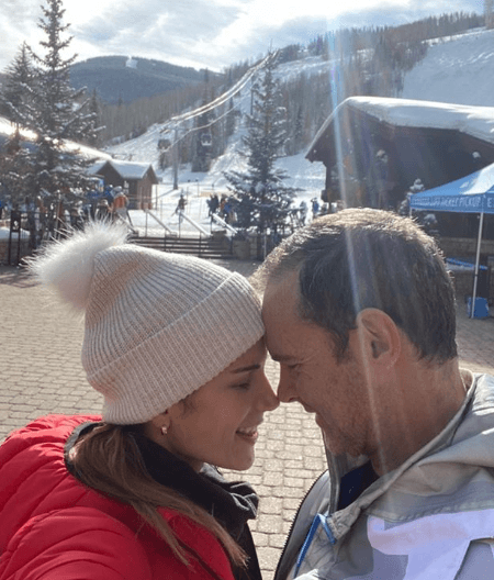 El tiempo ha pasado volando y con la llegada de sus dos adorables hijos el amor se fortaleció. Ellos no dudan en compartir lo que sienten el uno por el otro en cada oportunidad que tienen.