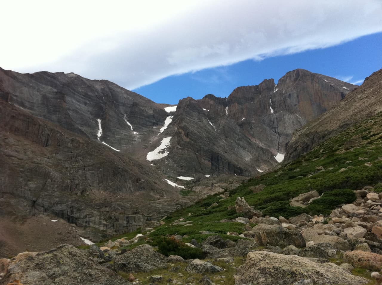 Esta familia intentó vivir aislada de la civilización en un bosque. Un excursionista halló sus cadáveres casi momificados