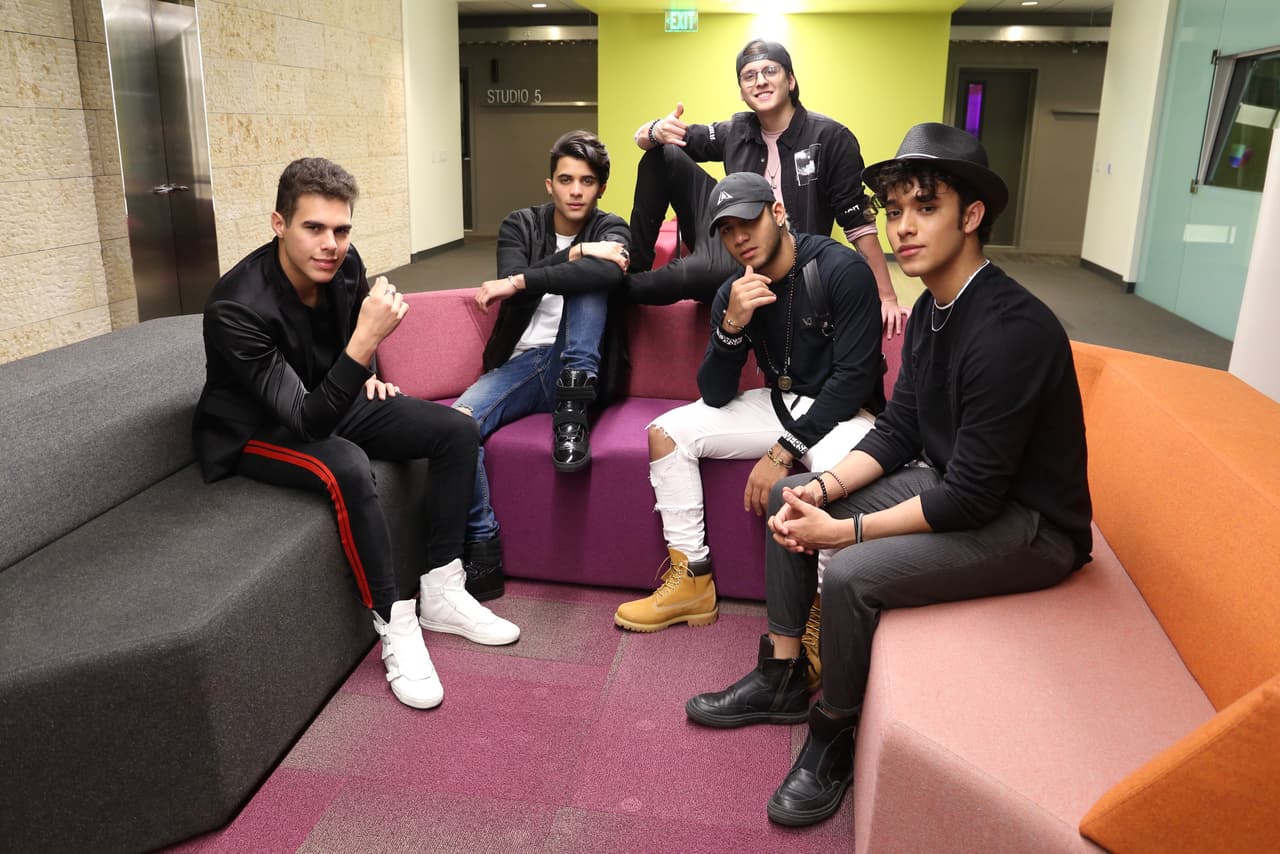 ¿Les gusta el look de este quinteto, 'CNCOwners'?