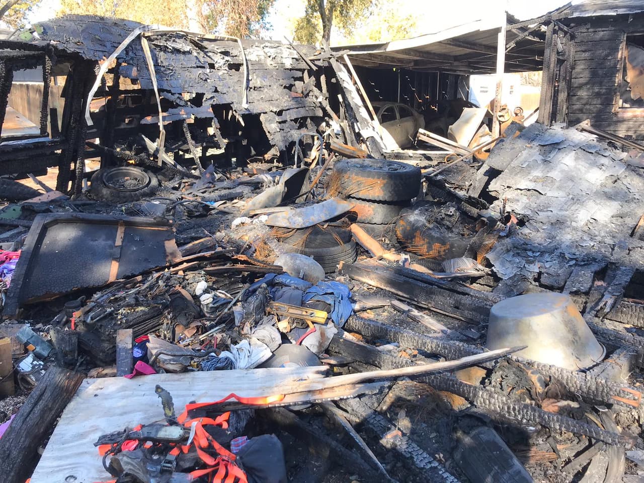 El hogar de la familia quedó convertido en cenizas.