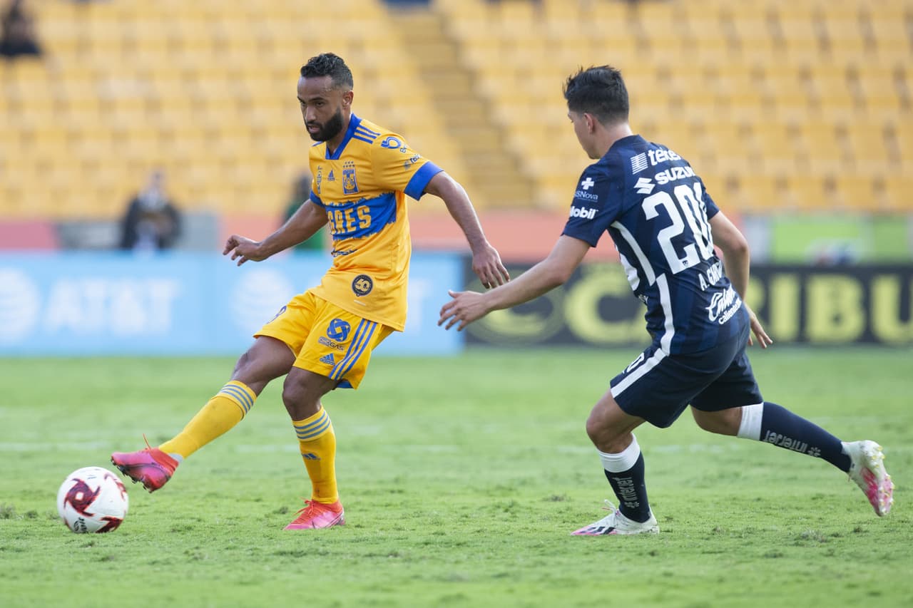 Se fue la primera mitad con pocas ocasiones de gol, aunque Tigres dominaba las acciones.