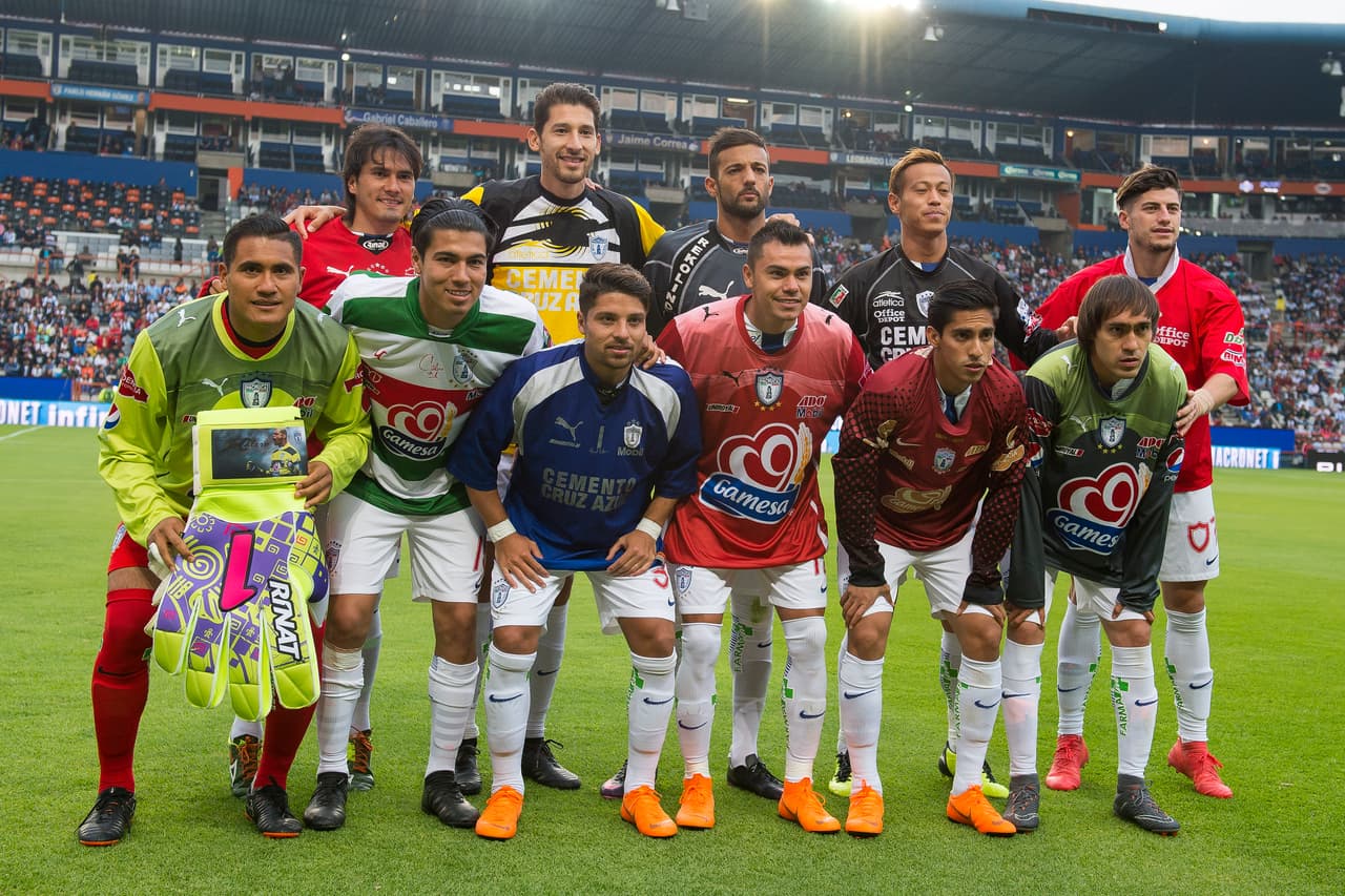 Previo al encuentro, Pachuca rindió un sentido homenaje a Miguel Calero, emblemático arquero de la institución quien el sábado estaría cumpliendo 47 años de edad.