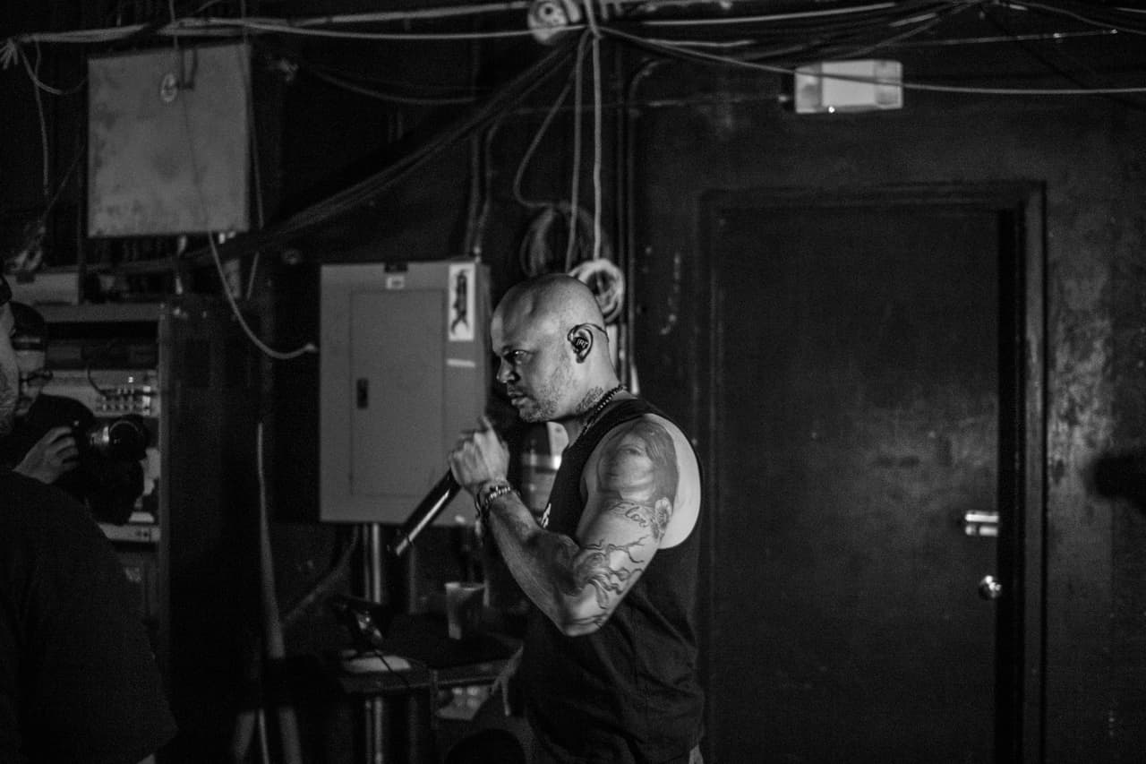 Residente antes de subir al escenario en el Fillmore de Miami Beach.