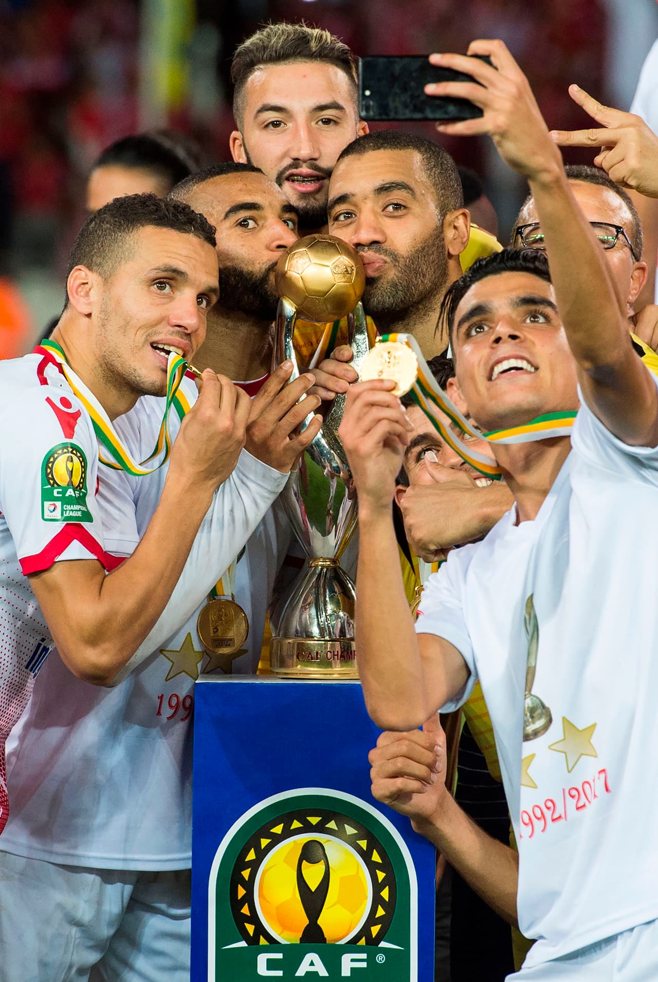 El equipo marroquí se clasificó tras vencer al Al-Ahly con un marcador global de dos por uno en la final de la Liga de Campeones de la Confederación Africana de Fútbol.