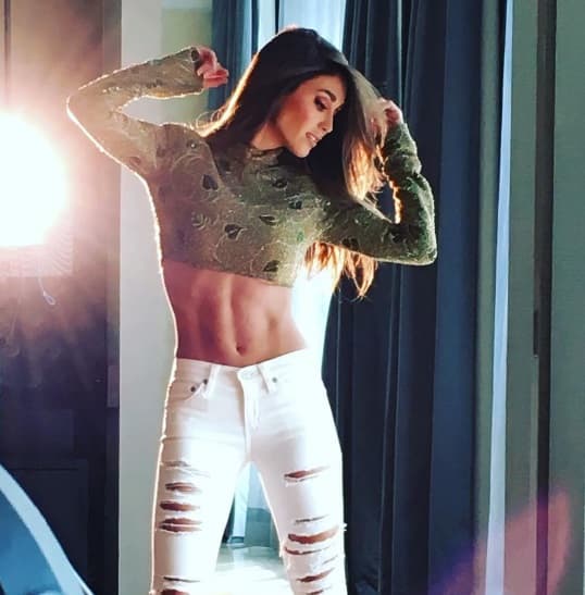 Si sólo quieres presumir tu abdomen puedes usar estos con manga larga.