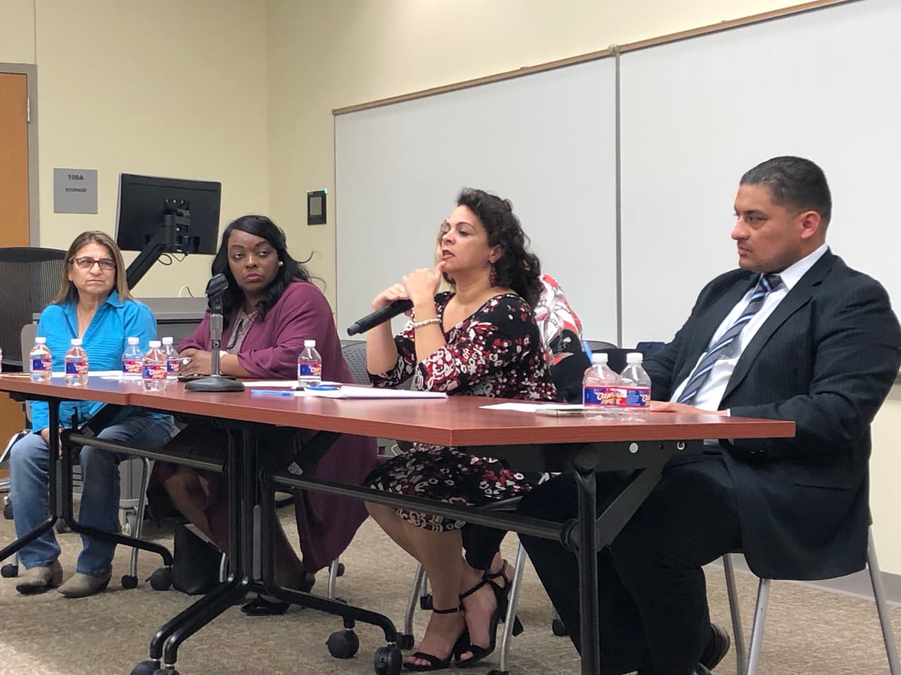 Para ver el debate completo visite el enlace 
<a href="https://www.facebook.com/Noticias23/videos/1993034684336688/" target="_blank">aquí</a>.