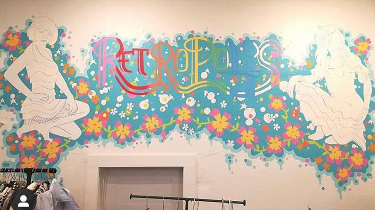 Retropolis, ofrece el color necesario para lograr una atractiva fotografía para Instagram con distintos escenarios con sus prendas “retro”.