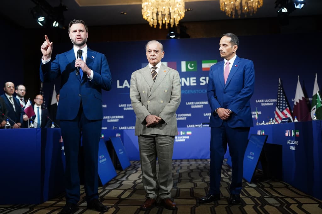 Últimas noticias: J.D. Vance y los negociadores iraníes se encuentran en Suiza para trabajar en los detalles del acuerdo