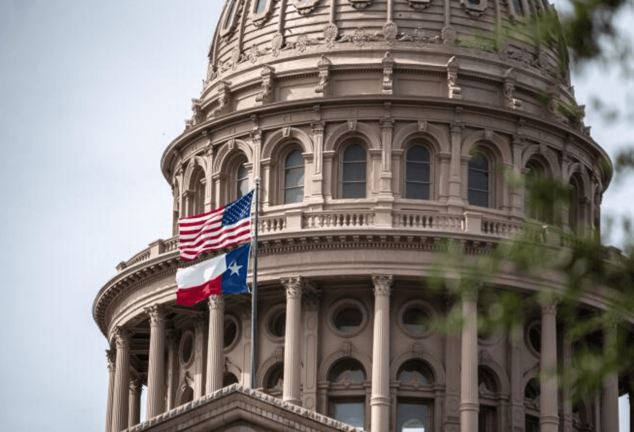 Demandan a Texas por nuevo mapa político; argumentan que discrimina a votantes latinos y afroamericanos 