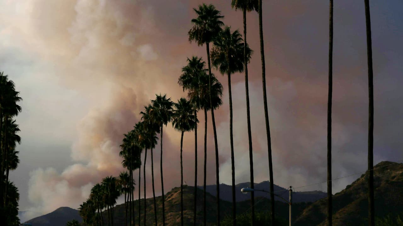 Gobernador de California declara estado de emergencia por incendios forestales y condiciones climatológicas extremas