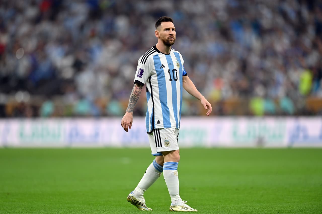 Messi superaría récord con subasta de sus playeras usadas en Qatar