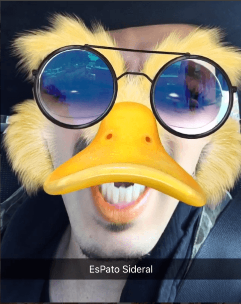 ¡Un pato! Nooo, es Jesse cantando 'Espacio Sideral', pero en un tono muy diferente.