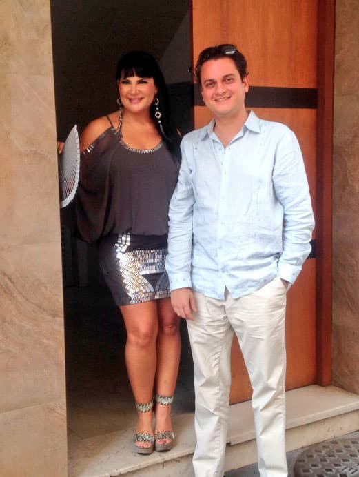 Alejandra Ávalos se comprometió con Alejandro Phillipe y se convirieton en otra de las parejas disparejas.