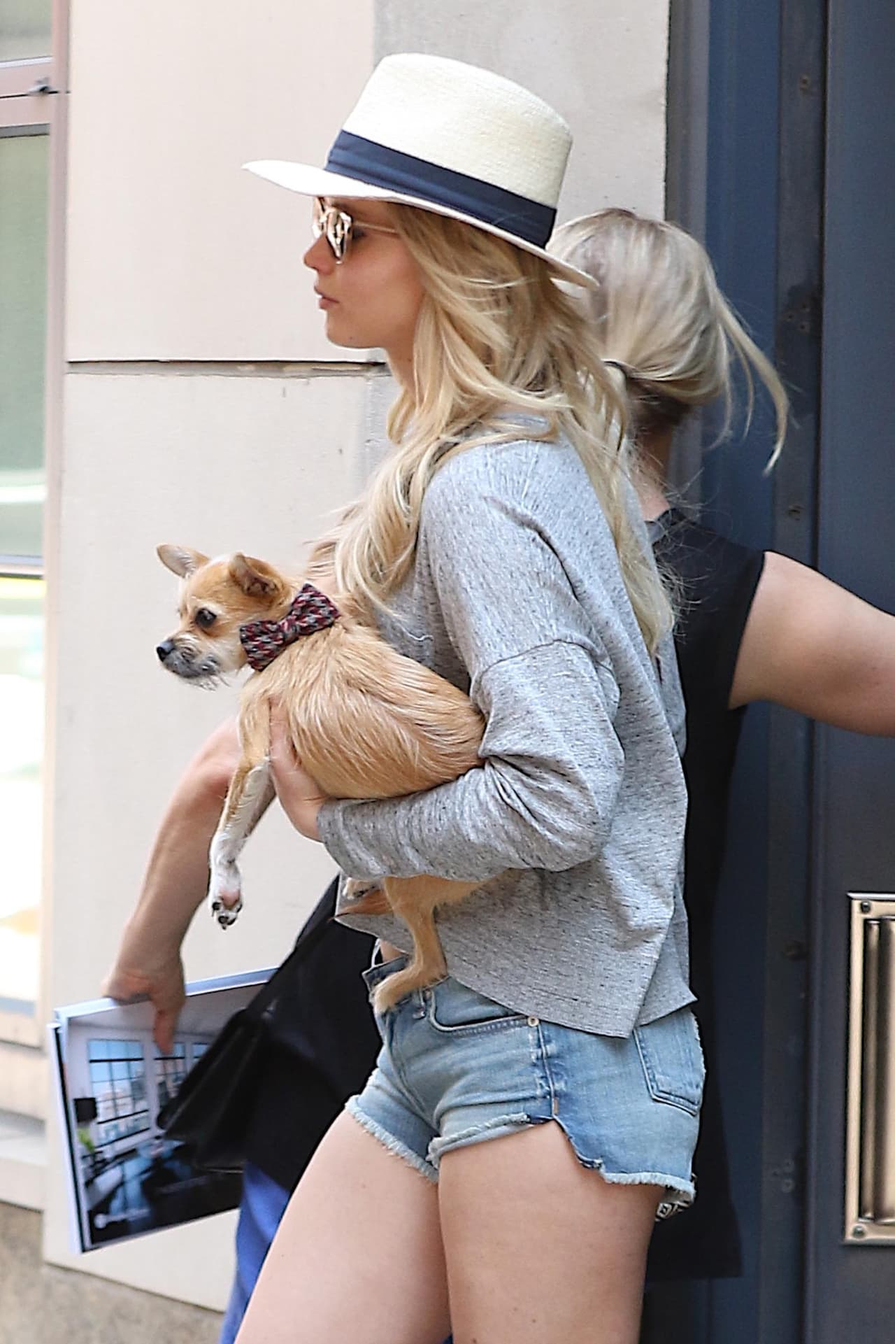 Jennifer Lawrence en shortcitos. ¡Qué piernas!