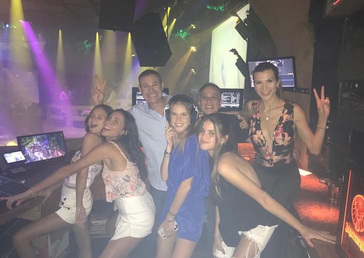 Esta no es la primera vez que los hijos mayores de Alan Tacher salen a disfrutar de una 'noche de adultos' con su padre y Cristy Bernal.