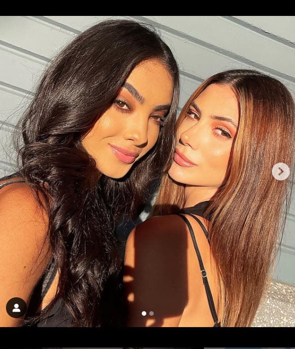 Desde esa fecha, comenzó a ser más común verlas juntas a través de sus cuentas de Instagram. Sin embargo, para otros de sus seguidores parecía que solo las unía una bella amistad. 
<br>