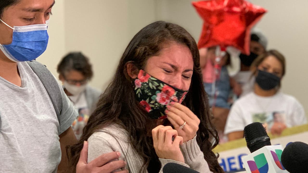 “Estuve un poquito como en shock porque no lo pude creer, tuve que cruzar caminando y cruzando estaba sola y entonces me dije que por favor me tocara un oficial muy bueno, cariñoso y así fue”, comentó.