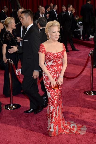 La cantante Bette Midler antes de su intepretación en la celebración de los "scar en el Hollywood & Highland Center el 2 de marzo de 2014, en Hollywood, California