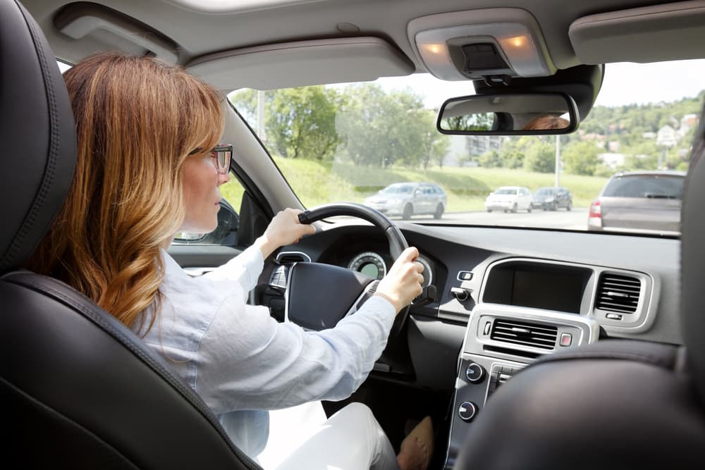 Conducir no es lo que más te interesa, pero tus movimientos son armónicos, eres cuidadoso y respetas siempre las reglas de tránsito. 
<br>