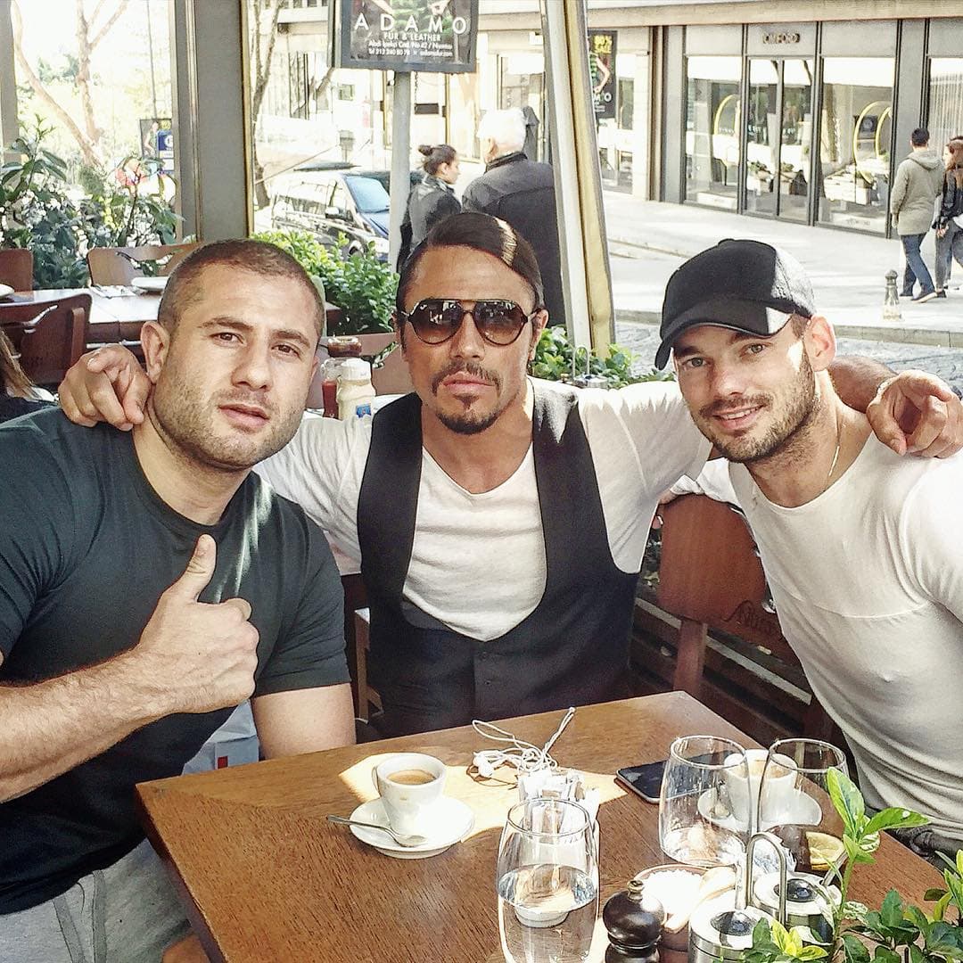 Wesley Sneijder, talentosísimo jugador de fútbol holandés que vistió con mucho orgullo la camiseta del turco Galatasaray.