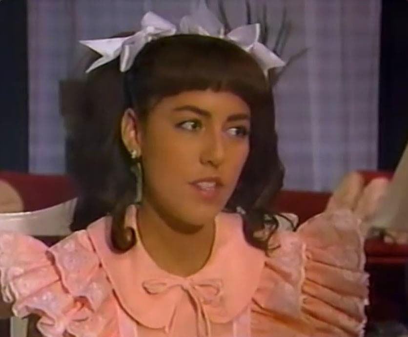 En 1992 fue parte del elenco de la telenovela 
<b>'Baila conmigo'</b> al lado de 
<b><a href="http://www.univision.com/temas/bibi-gaytan">Bibi Gaytán</a></b>, 
<b><a href="http://www.univision.com/temas/paulina-rubio">Paulina Rubio</a></b> y 
<b><a href="http://www.univision.com/temas/eduardo-capetillo">Eduardo Capetillo</a></b>. Ahí interpretaba a 'Clarita', una niña mimada que sufría las exigencias de su mamá.