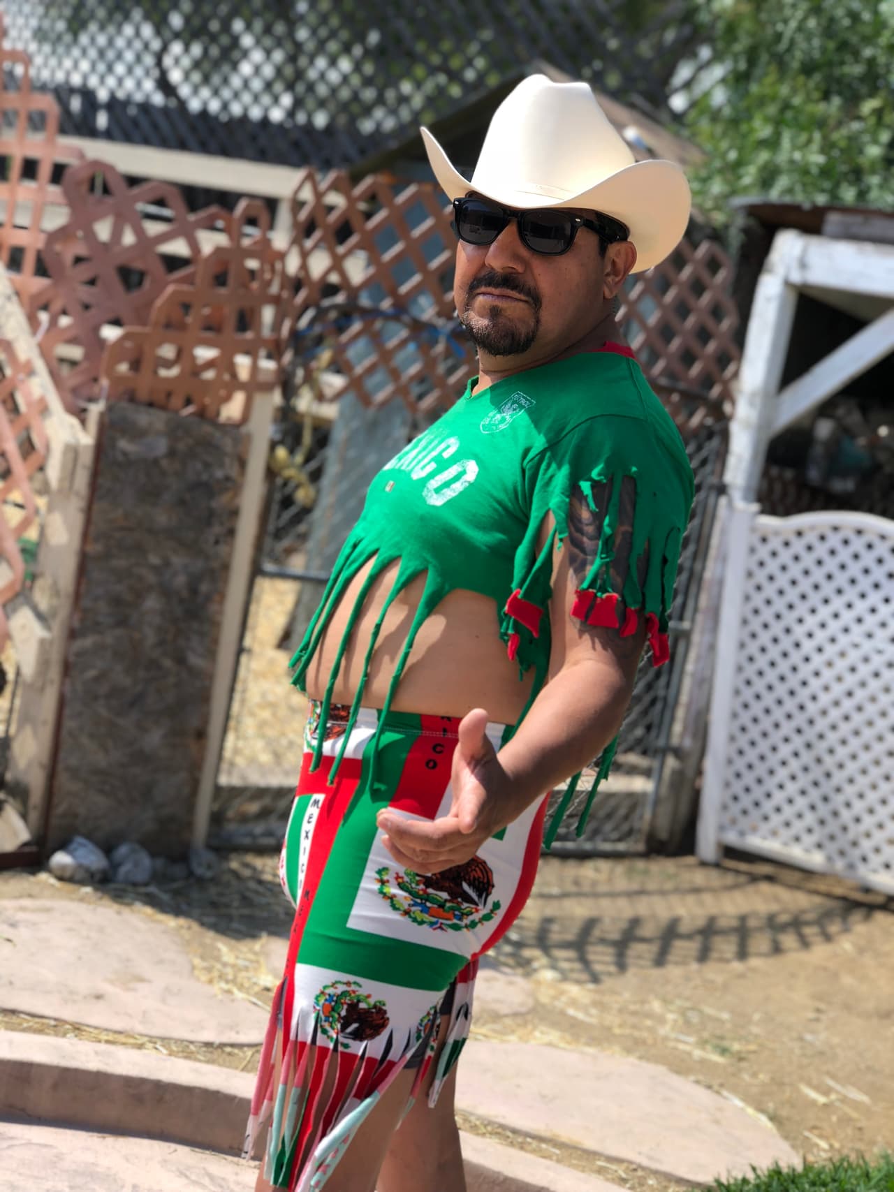 <b><a href="https://www.univision.com/temas/el-feo">El Feo</a></b> no se quedó atrás y hasta creo su propía porra para el equipo mexicano:
<a href="https://www.univision.com/musica/el-bueno-la-mala-y-el-feo/mexico-le-gano-a-alemania-y-la-porra-de-el-feo-se-vuelve-viral-video">México le ganó a Alemania y la porra de El Feo se vuelve viral.</a>