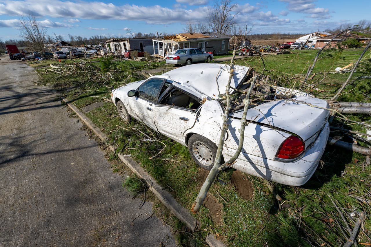 Lo peor se reportó desde el condado McNairy, Tennessee, donde murieron al menos siete personas. La imagen es de Sullivan, Indiana, donde hubo al menos tres fallecidos.