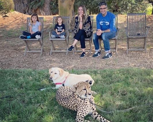 El actor dijo a Reforma que se mostrarán sus viajes, en solitario y con su familia; además de sus pasiones por el box y el fútbol.