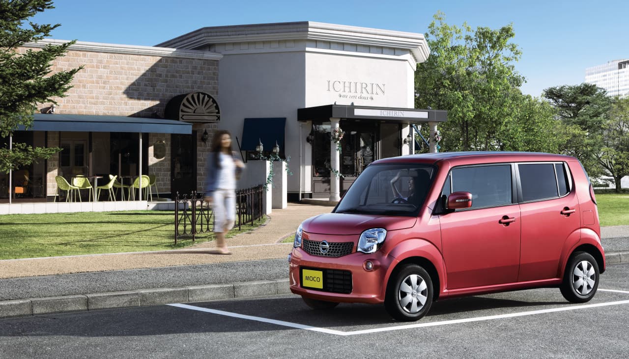 7.
<b>Nissan MOCO</b> 2001-2016.
<br>
<br>No hay manera de que este nombre hubiese pasado de desapercibido en un territorio de habla hispana. ¿Quién querría manejar una secreción nasal sobre ruedas?
<br>
<br>El Moco fue fabricado por Suzuki para Nissan hasta 2016.