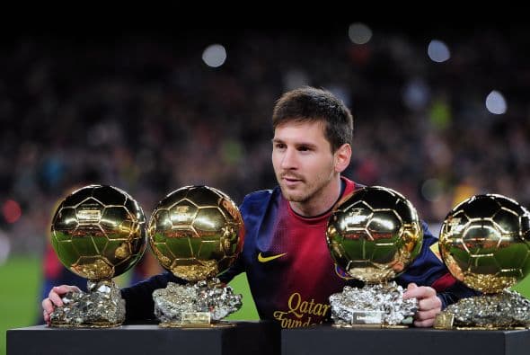 Con 82 goles repartidos entre la Liga Española, la Champions League, Copa del Rey y demás competencias el argentino conquistó su cuarto Balón de Oro.