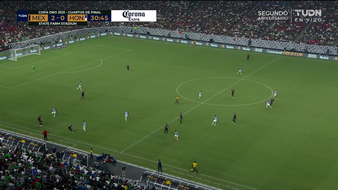 ¡GOL!  anota para México. Jonathan dos Santos