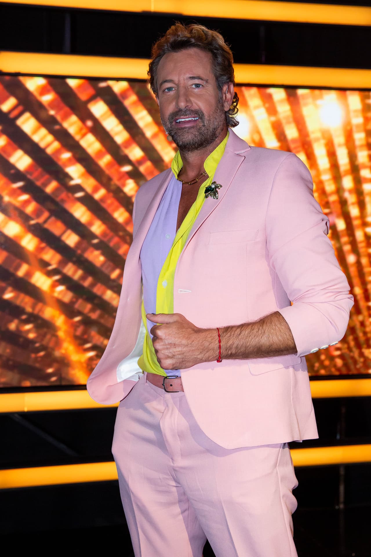 No te pierdas la participación de Gabriel Soto como consejero a lado de 
<u><b><a href="https://www.univision.com/shows/mi-famoso-y-yo/mi-famoso-y-yo-conoce-a-los-consejeros-del-reality-show" target="_blank">Kimberly Loaiza y Julión Álvarez</a></b></u>. La cita es los domingos a las 8P/7C por Univision.