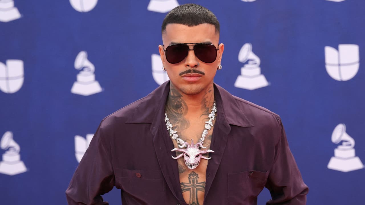 Rauw Alejandro y su misterioso collar que llamó la atención en Noche de Estrellas