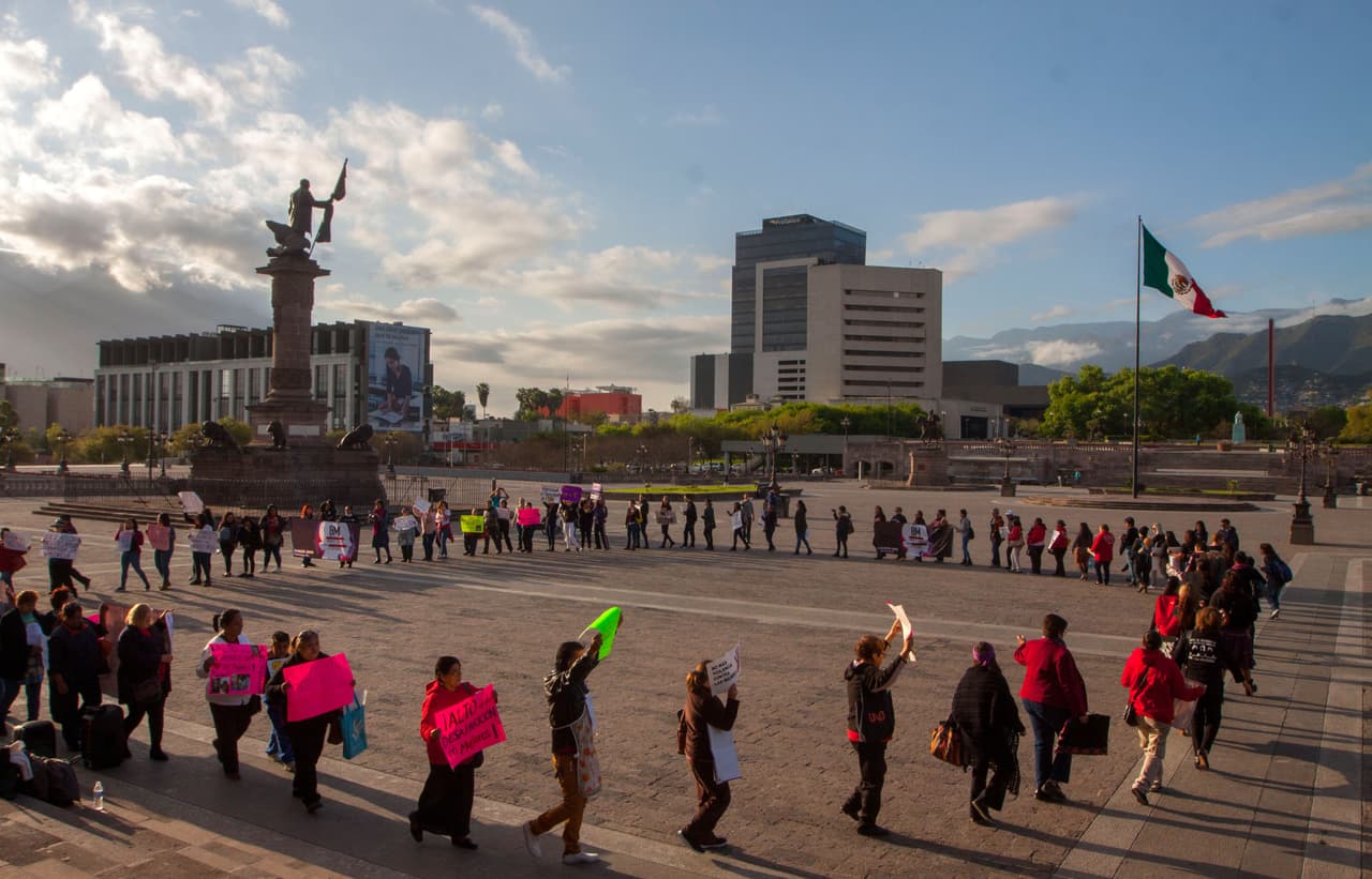 <b>México. </b>Activistas de diferentes grupos de mujeres del estado mexicano de Nuevo León manifiestan por el Día Internacional de la Mujer, en Monterrey, al noreste del país.