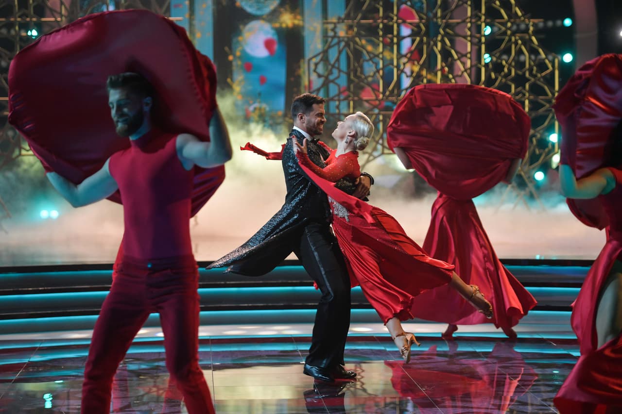 Después le hizo un par de observaciones: "mantuviste tu torso firme en este baile y en el de la semana pasada. Tus líneas fueron muy limpias. Estoy impresionado", djio.