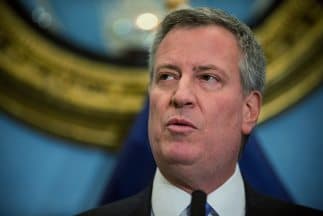 El alcalde y aspirante a la presidencia, Bill de Blasio dijo: "Ciudades de todo el país se han mantenido unidas y han dejado claro: si vives en Estados Unidos, independientemente de tu estatus migratorio, te ven, te escuchan y te tienen que contar".
<br>