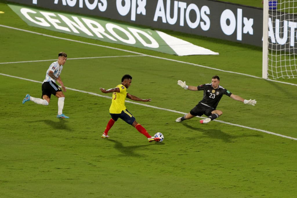 El solitario gol de Lautaro Martínez le da la victoria a Albiceleste 1-0 sobre Colombia.