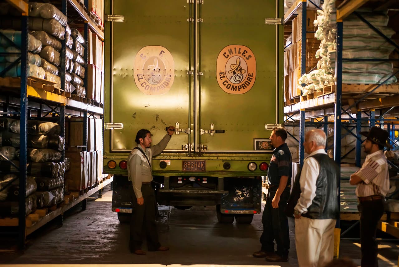 Y comenzó a hacerlo ocultando la cocaína en latas de chile.