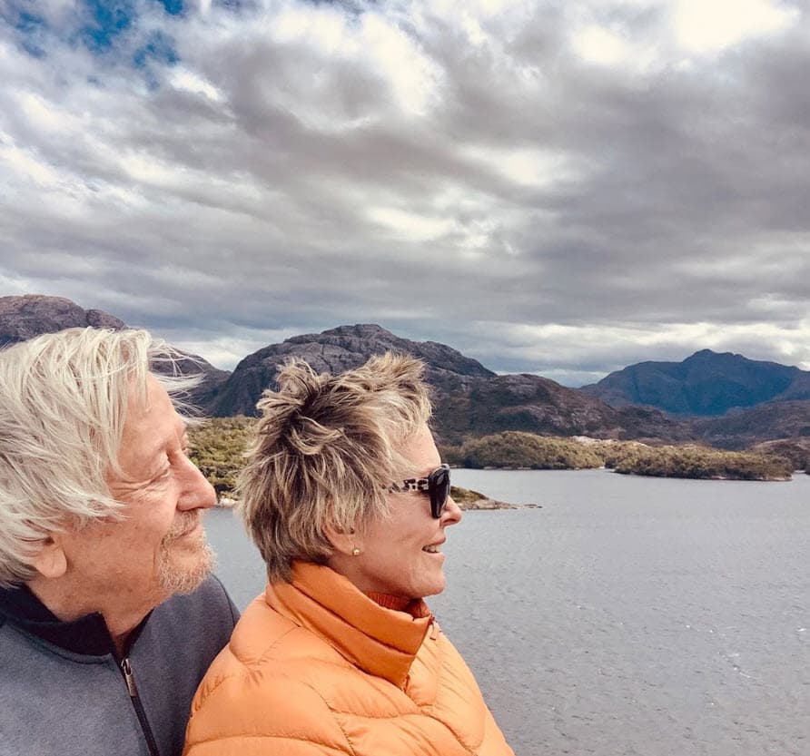 Contó además que a ella la dieron de alta unos días antes que a su marido, pero decidió quedarse con él aislada hasta que se pudiera recuperar. 
<br>