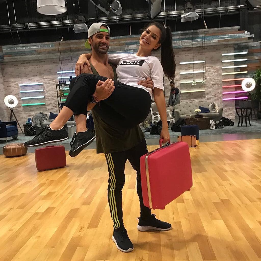 En medio de los ejercicios sufrió una lesión que la dejó 
<b><a href="https://www.univision.com/shows/mira-quien-baila/paralizada-ana-patricia-sale-en-ambulancia-del-ensayo-general-de-mira-quien-baila">físicamente paralizada</a></b> y tuvo que ser 
<b>trasladada de urgencia a un hospital</b> para ser sometida a una evaluación médica.