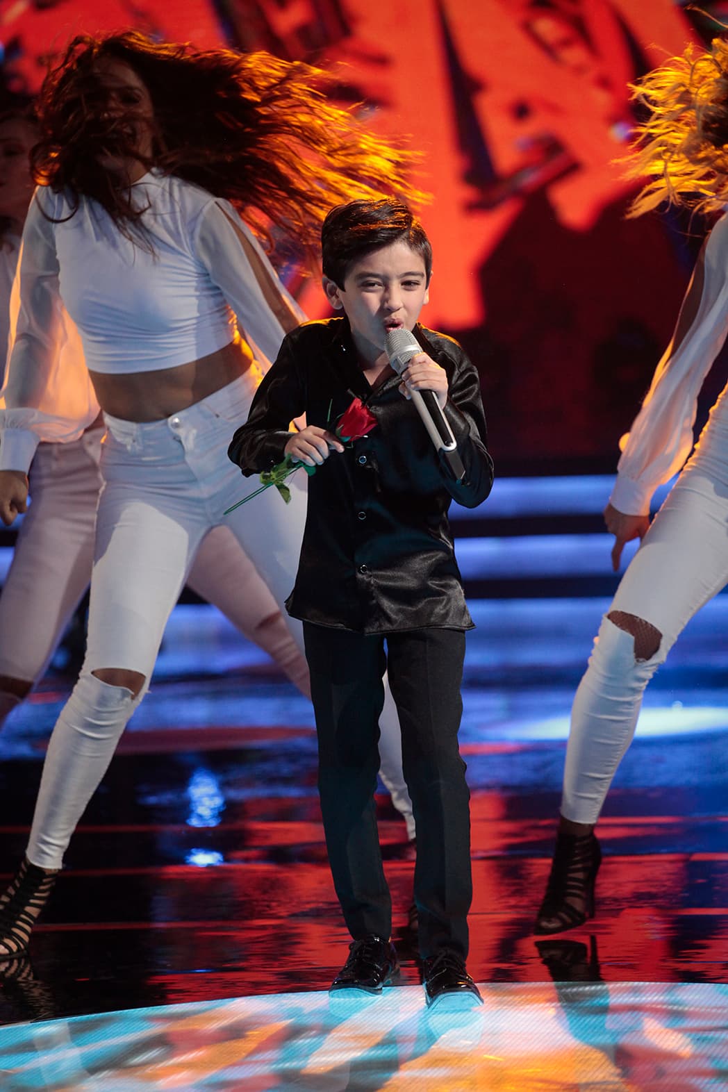 Acompañado de un grupo de bailarines, Kenneth cantó 'Lloraré las penas' de David Bisbal. Su calificación final fue de 39 puntos.
<br>