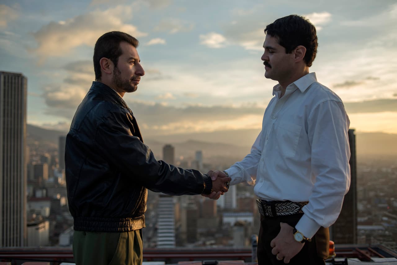 Mientras él abría nuevas rutas para su negocio, el gobierno y Amado concretaban un plan para deshacerse de sus enemigos.