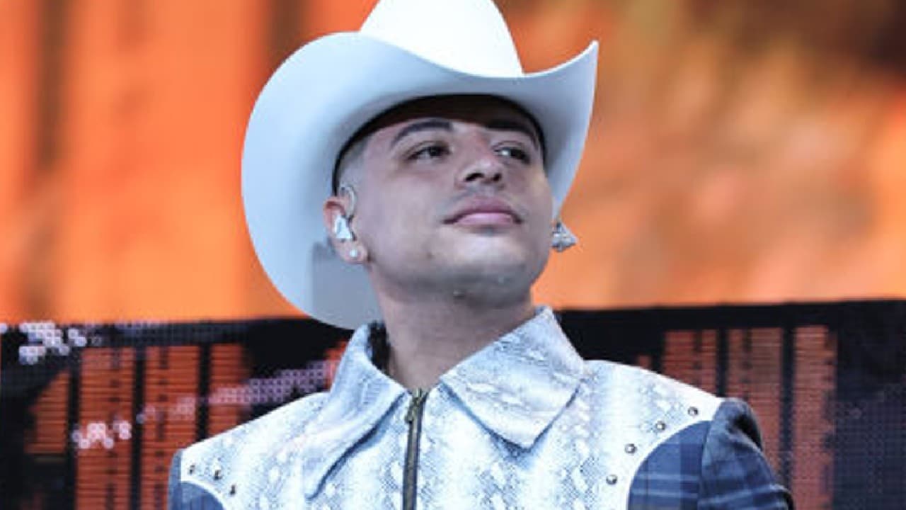 Eduin Caz le dice "metiches" a quienes lo critican y toma drástica decisión