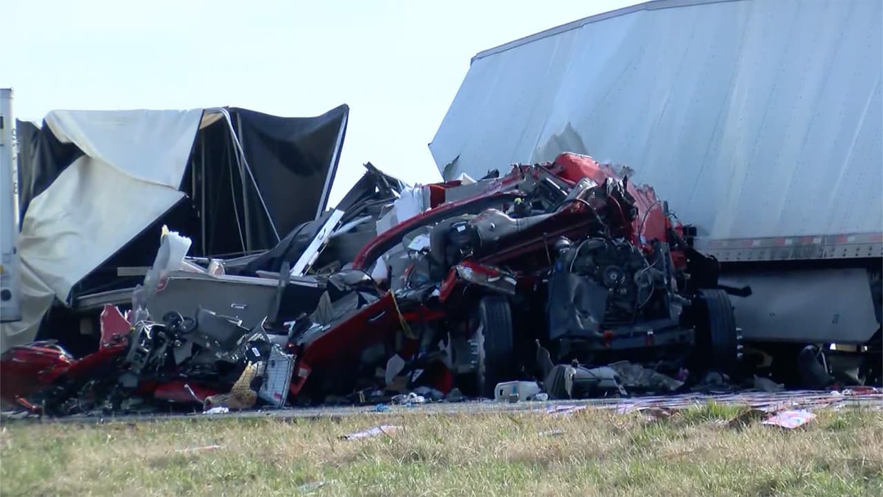 "Fue una cosa horrible de ver": choque de 50 automóviles deja 5 personas muertas y varios heridos en la I-57