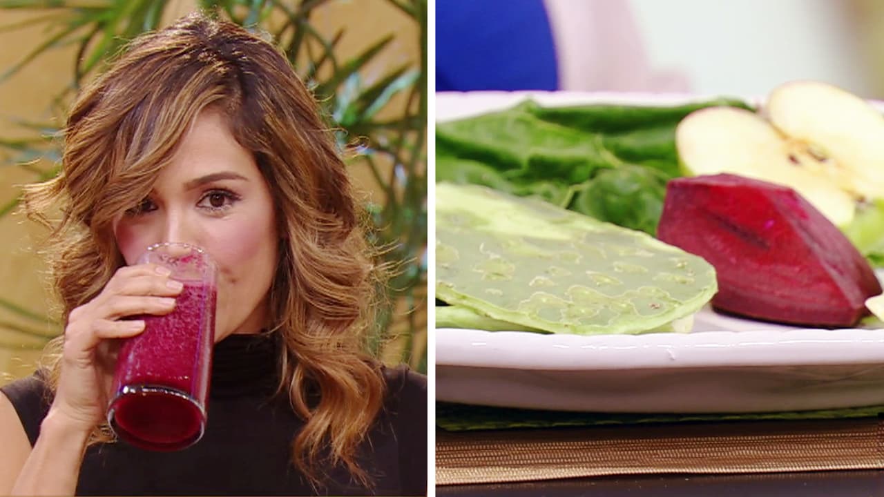 El Dr. Rivera puso a prueba otro "santo remedio" de una televidente. Ella toma este jugo de betabel, nopal, acelga, manzana y apio para bajar los niveles de azúcar en su sangre 
<b><a href="http://www.univision.com/shows/despierta-america/karla-probo-este-santo-remedio-para-bajar-el-azucar-en-la-sangre-le-funciono-video" target="_blank">¿le funcionó?</a></b>