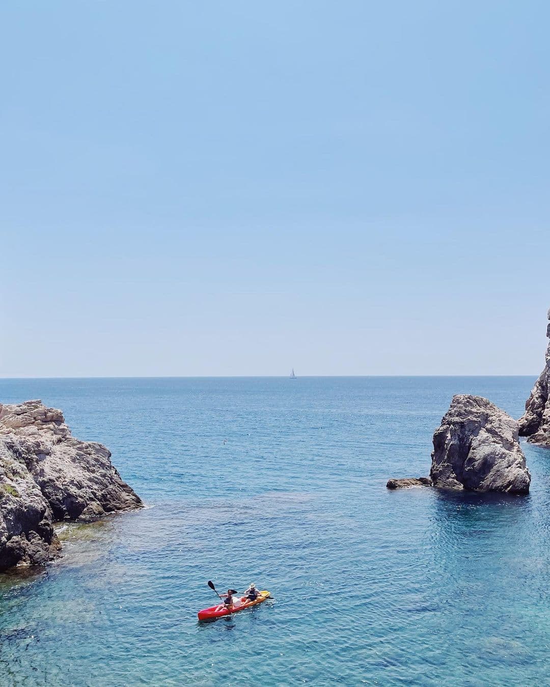 También de 
<b>St. Tropez, Francia,</b> donde visitaron lujosas tiendas de reconocidos diseñadores.
<br>